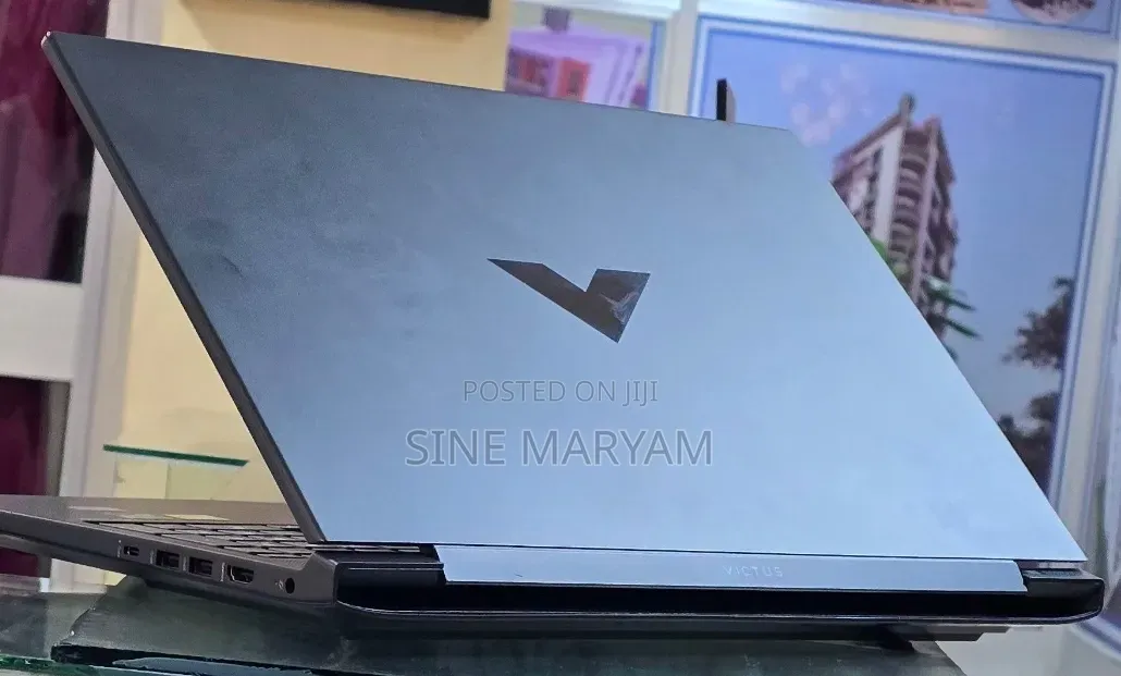 New Laptop HP Victus 15 16GB AMD Ryzen 7 SSD 1T