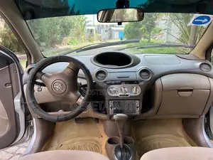 Toyota Platz 2003