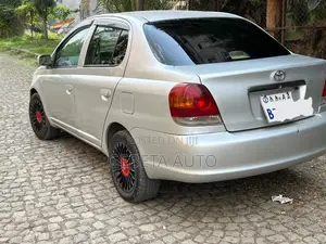 Toyota Platz 2003