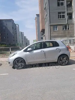 Toyota Yaris 2010 Silver