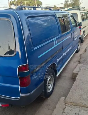 Toyota HiAce 2001 Blue