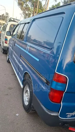 Toyota HiAce 2001 Blue