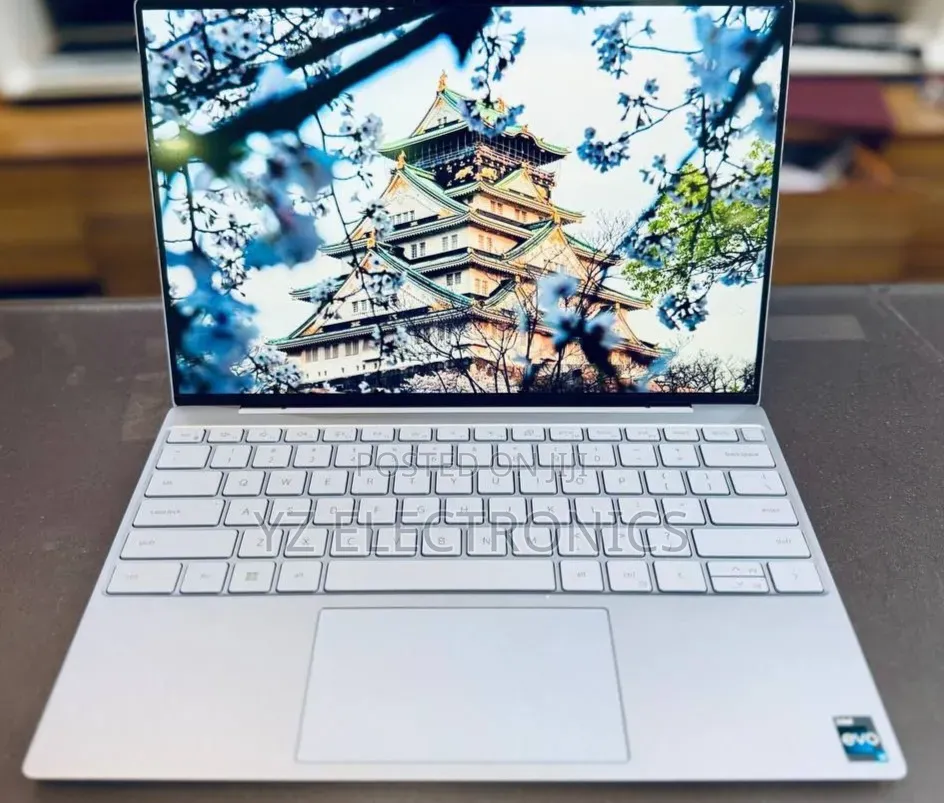 New Laptop Dell XPS 13 8GB Intel Core i5 SSD 256GB