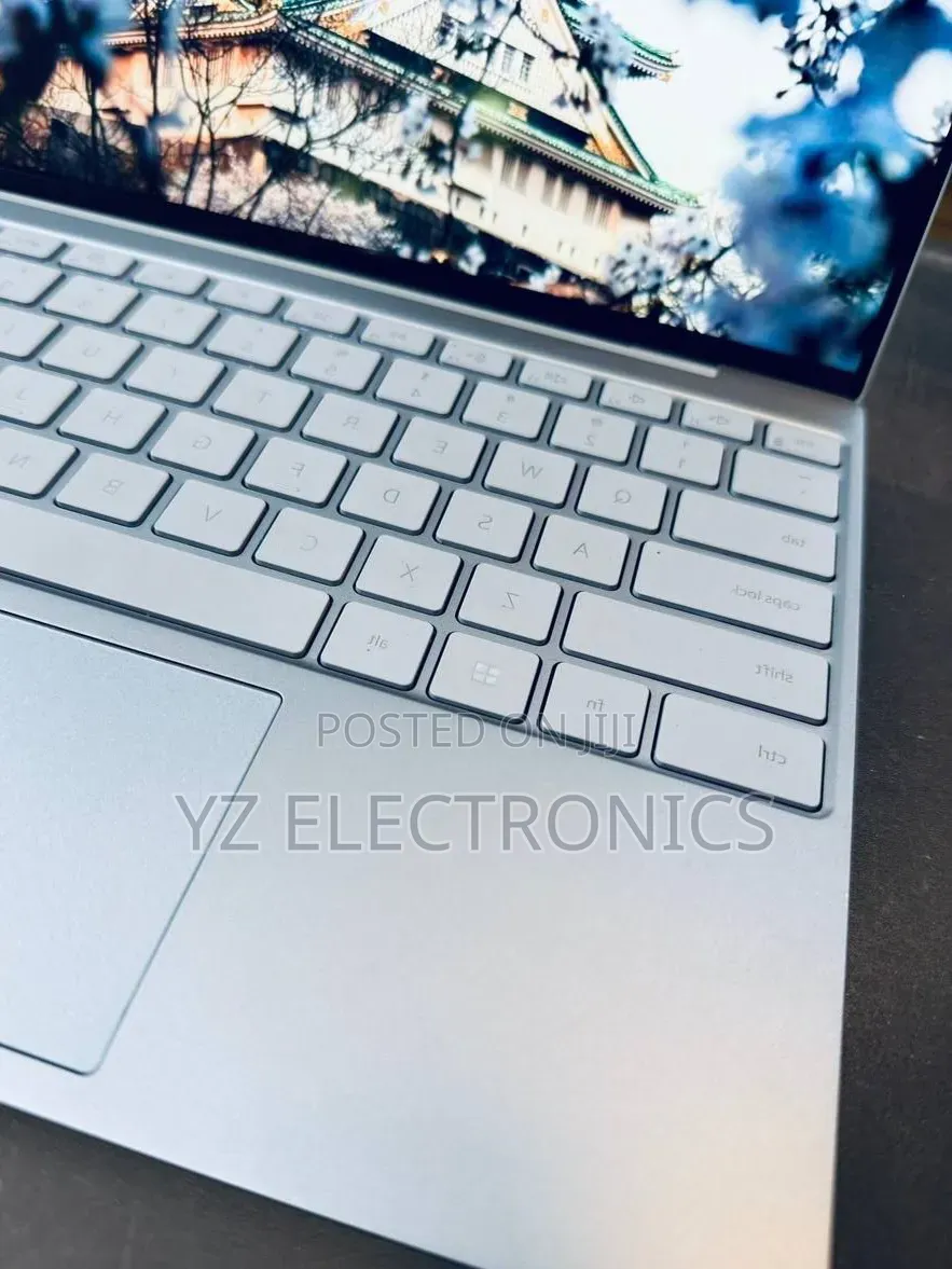 New Laptop Dell XPS 13 8GB Intel Core i5 SSD 256GB