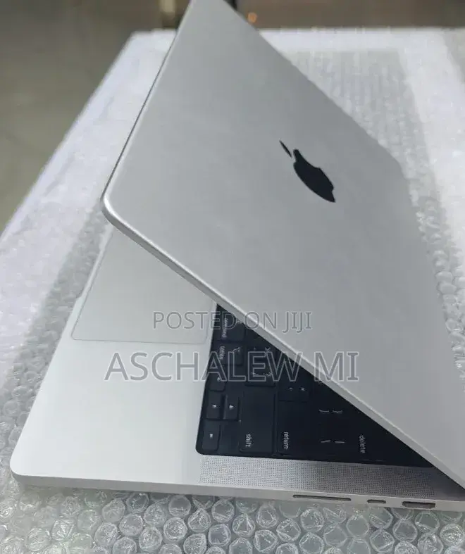 New Laptop Apple MacBook Pro M1 16GB Apple M1 Pro SSD 512GB