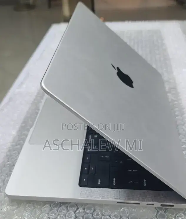 New Laptop Apple MacBook Pro M1 16GB Apple M1 Pro SSD 512GB