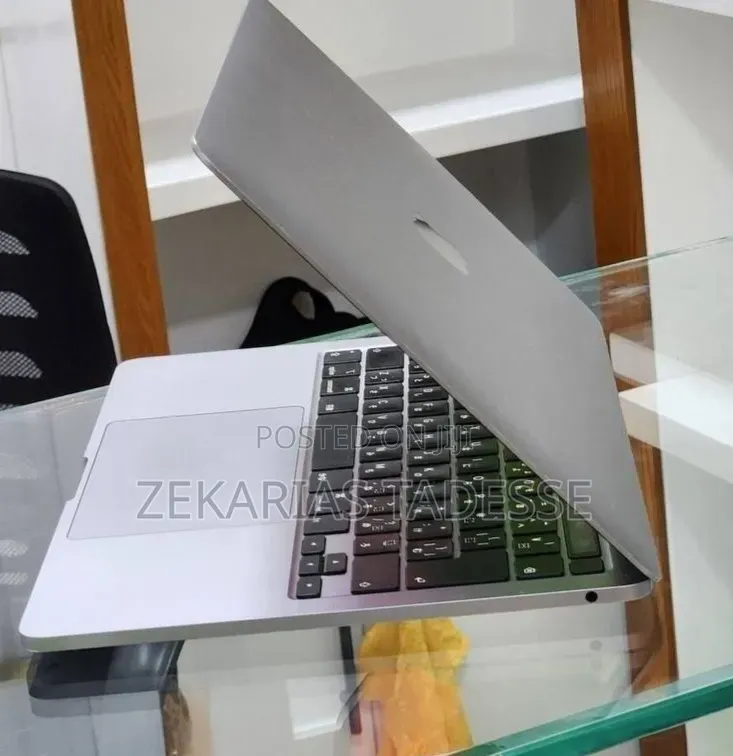 New Laptop Apple MacBook Pro 2020 16GB Intel Core i5 SSD 512GB