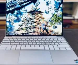 New Laptop Dell XPS 13 8GB Intel Core i5 SSD 256GB