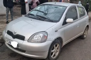 Toyota Vitz 2004 Silver
