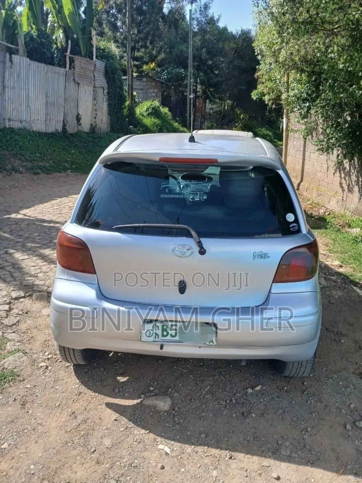 Toyota Vitz 2004 Silver