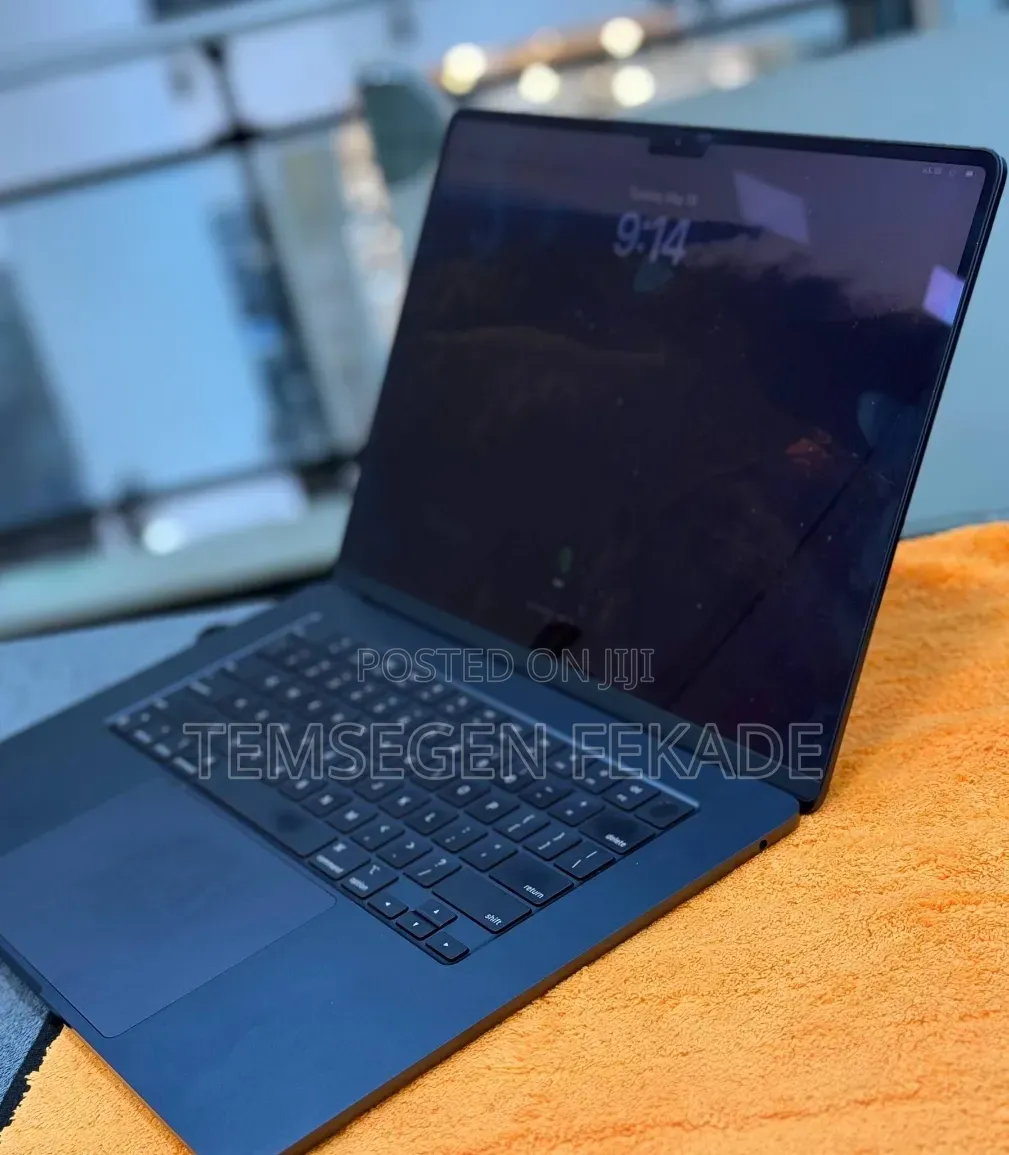 New Apple MacBook Air 2024 M3 15-inch 16GB Apple M3 Max SSD 256GB