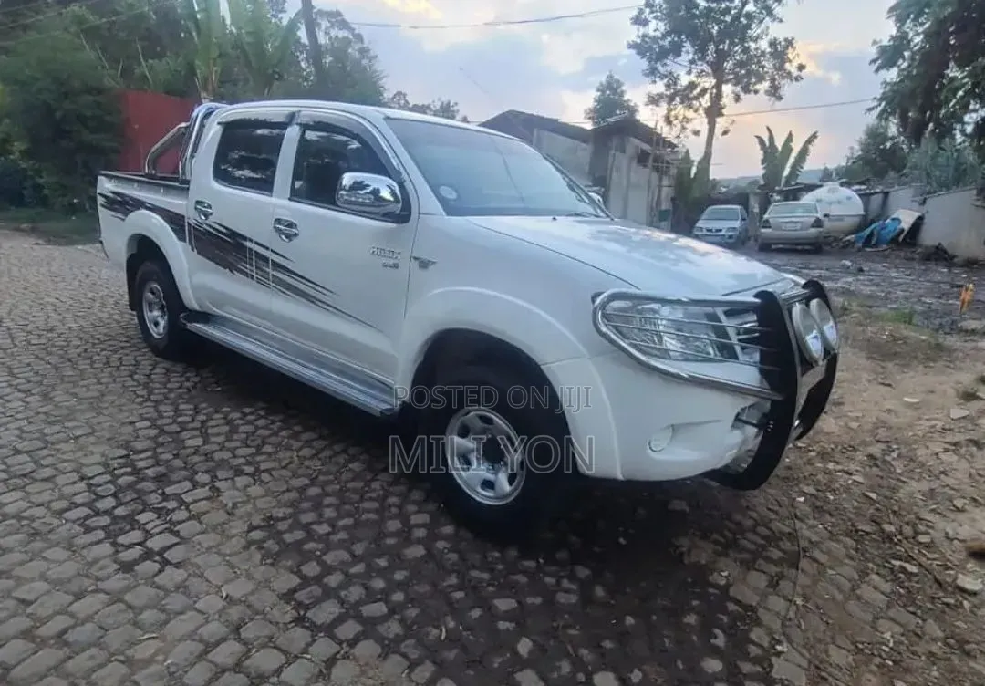 Toyota Hilux 2006 White