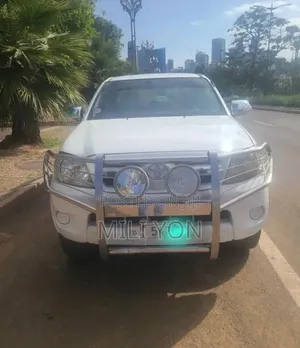 Toyota Hilux 2006 White