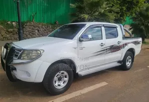 Toyota Hilux 2006 White