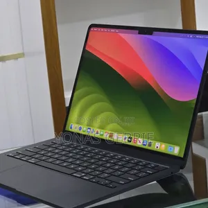 New Laptop Apple MacBook 16GB Apple M4 SSD 256GB