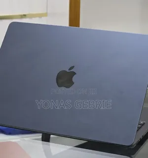 New Laptop Apple MacBook 16GB Apple M4 SSD 256GB
