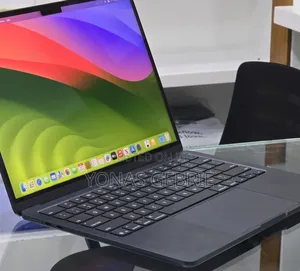 New Laptop Apple MacBook 16GB Apple M4 SSD 256GB