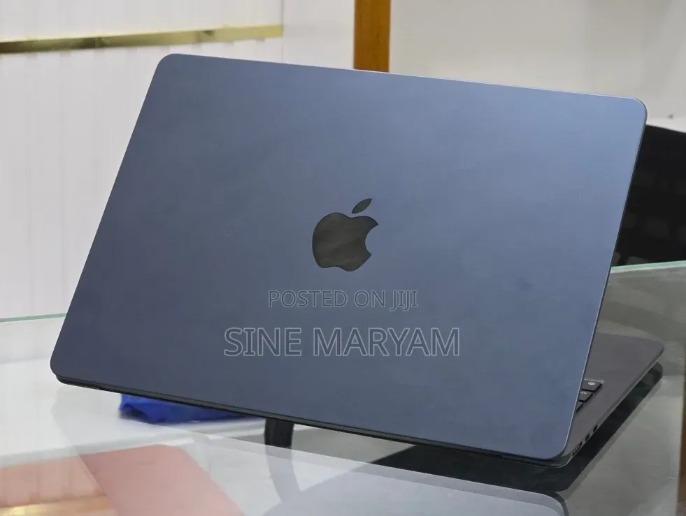 New Laptop Apple MacBook Pro 2024 M4 14-inch 16GB Apple M4 SSD 256GB