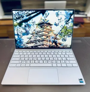 New Laptop Dell XPS 13 8GB Intel Core i5 SSD 256GB