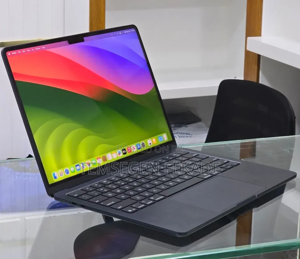 New Apple MacBook Air 2025 M4 13-inch 16GB Apple M4 Max SSD 256GB