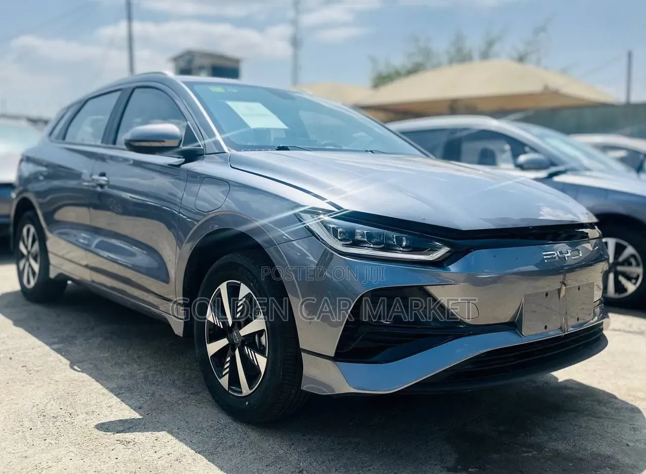New BYD E2 43 kWh 94 hp FWD 2025 Silver