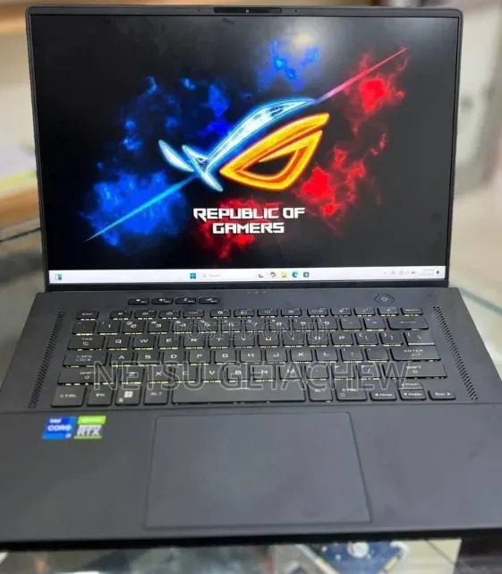 New Laptop Asus ROG Zephyrus G16 32GB Intel Core i9 SSD 1T