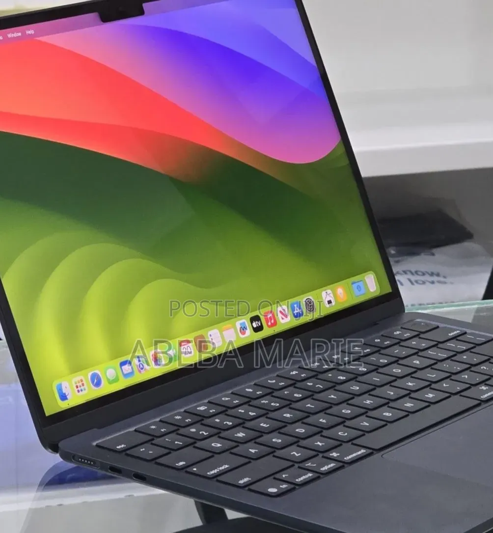New Laptop Apple MacBook Air 2024 M3 15-inch 24GB Apple M3 SSD 512GB