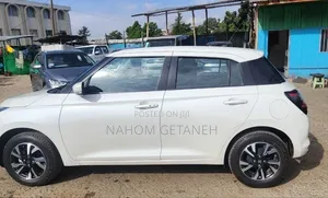 Suzuki Swift 2024 White