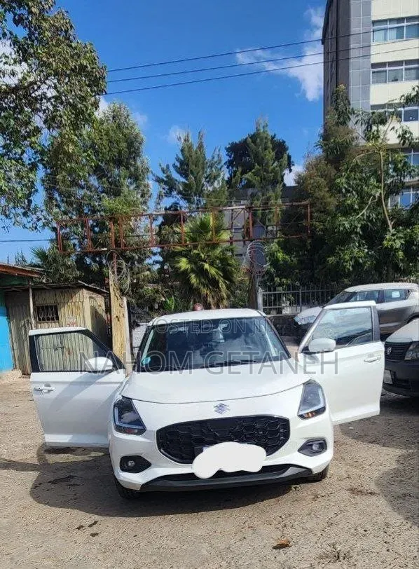 Suzuki Swift 2024 White