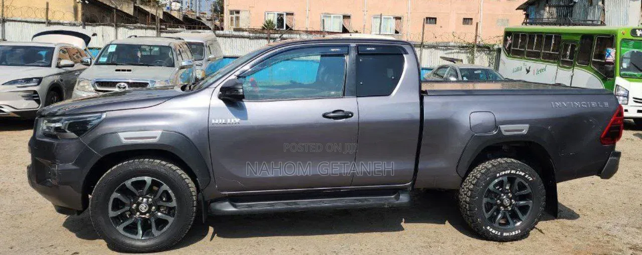 Toyota Hilux 2021 Gray