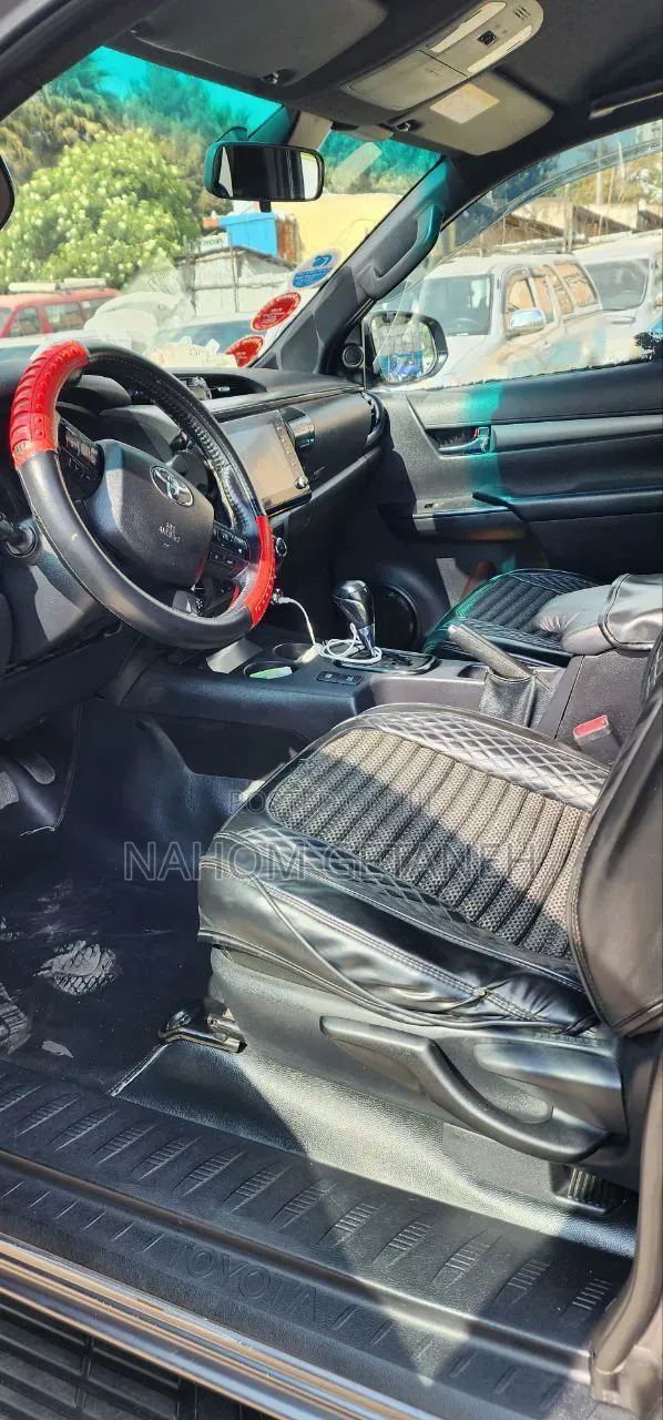 Toyota Hilux 2021 Gray