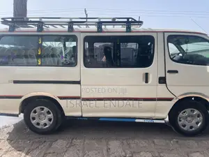 Toyota HiAce 2002 White