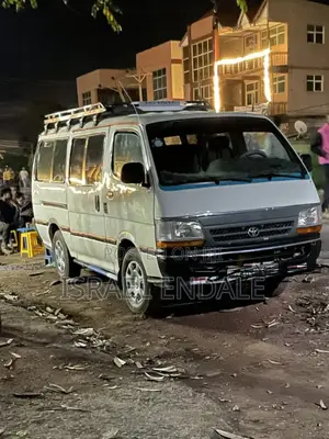 Toyota HiAce 2002 White
