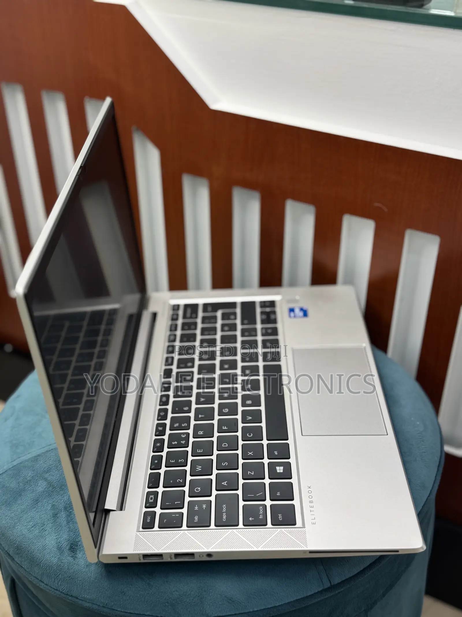 New Laptop HP EliteBook 830 G8 16GB Intel Core i5 SSD 512GB