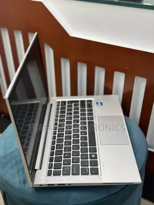 New Laptop HP EliteBook 830 G8 16GB Intel Core i5 SSD 512GB
