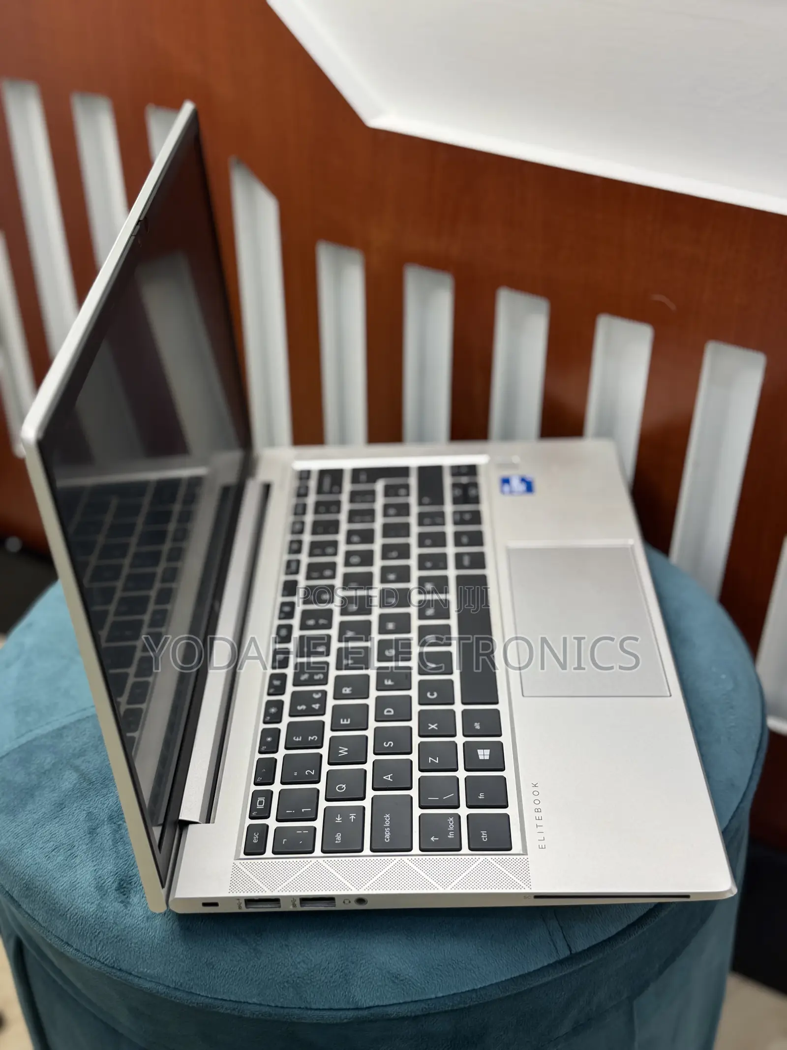 New Laptop HP EliteBook 830 G8 16GB Intel Core i5 SSD 512GB