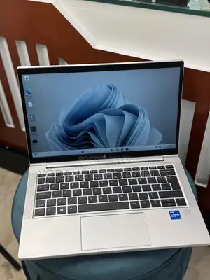 New Laptop HP EliteBook 830 G8 16GB Intel Core i5 SSD 512GB