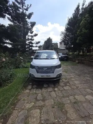 Hyundai Starex 2017 White