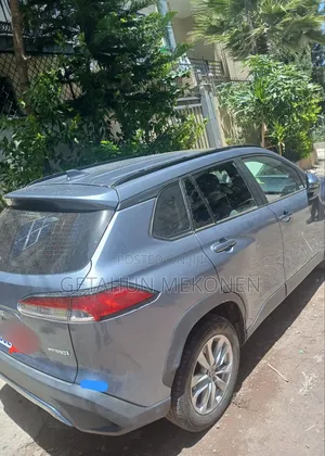 Toyota Corolla Cross Hybrid 2024 Blue
