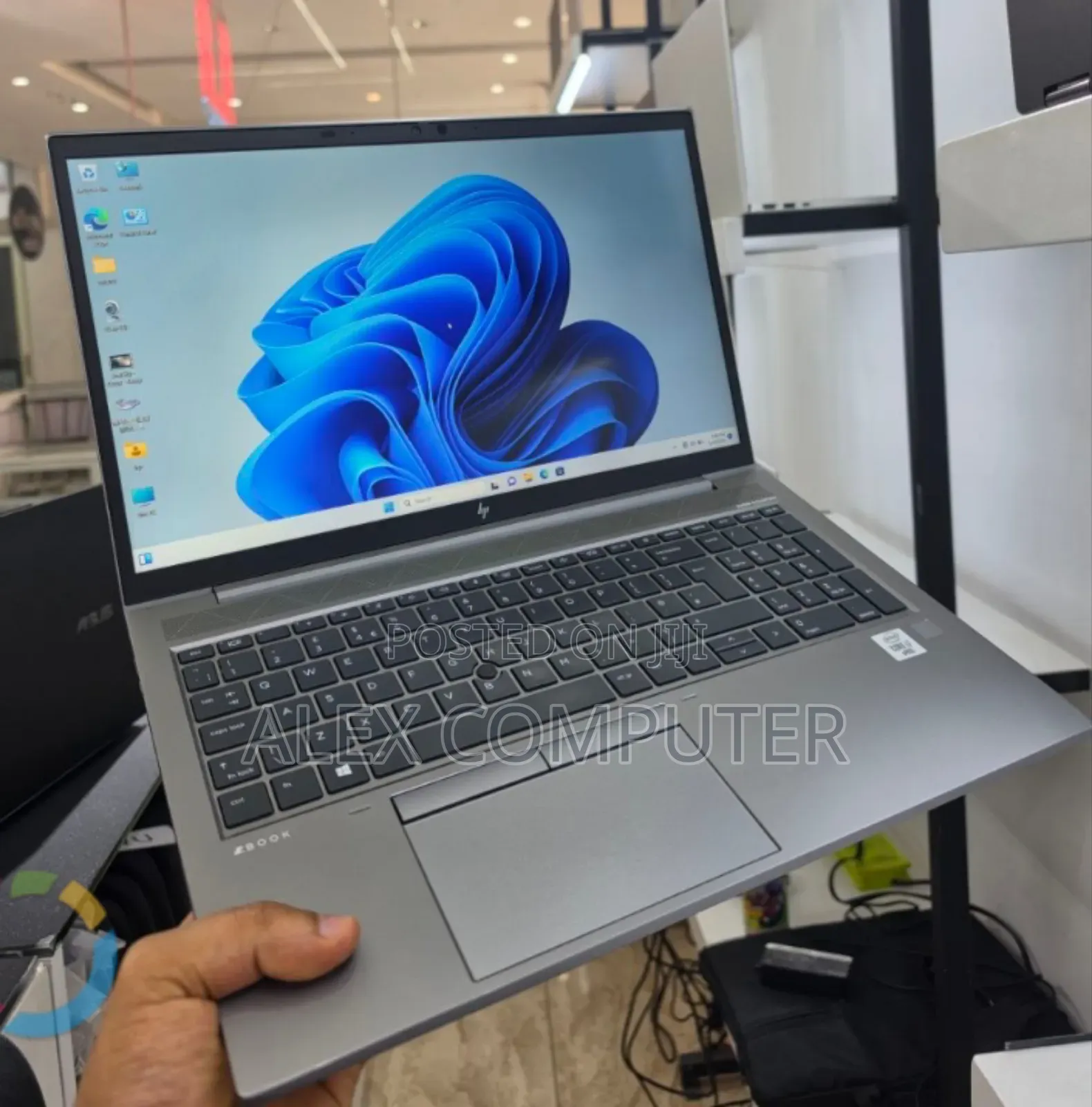 New Laptop HP ZBook Firefly 15 G7 16GB Intel Core i7 SSD 512GB
