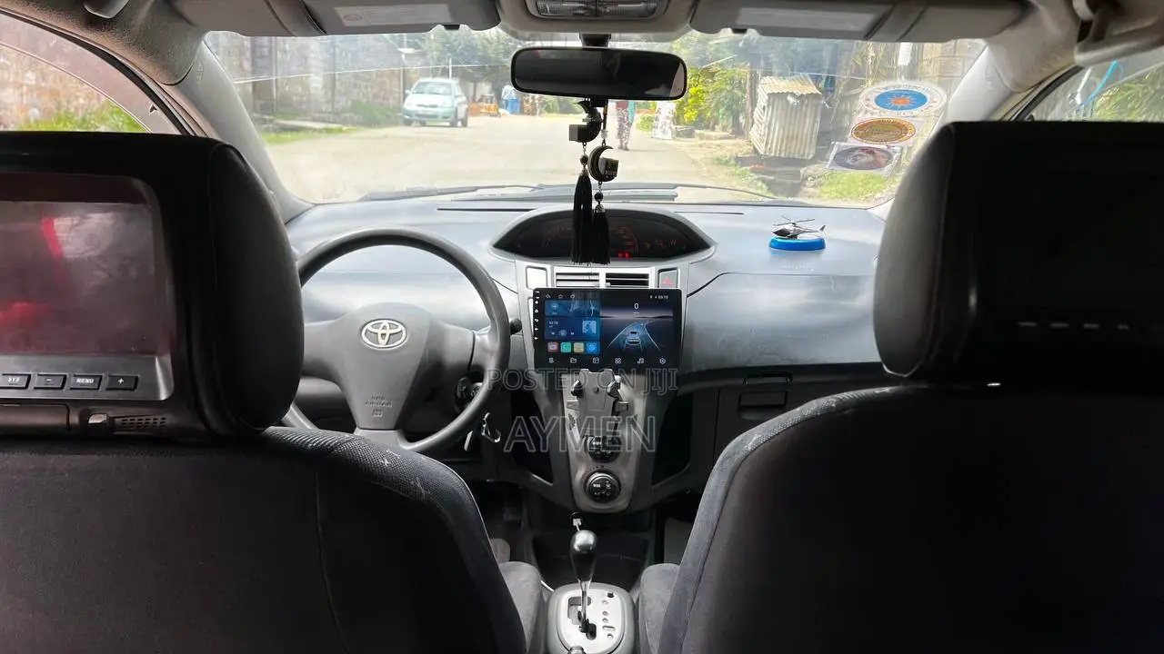 Toyota Yaris Base Hatchback 3dr 2010 Gray