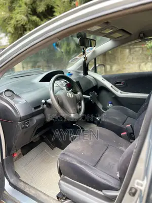 Toyota Yaris Base Hatchback 3dr 2010 Gray