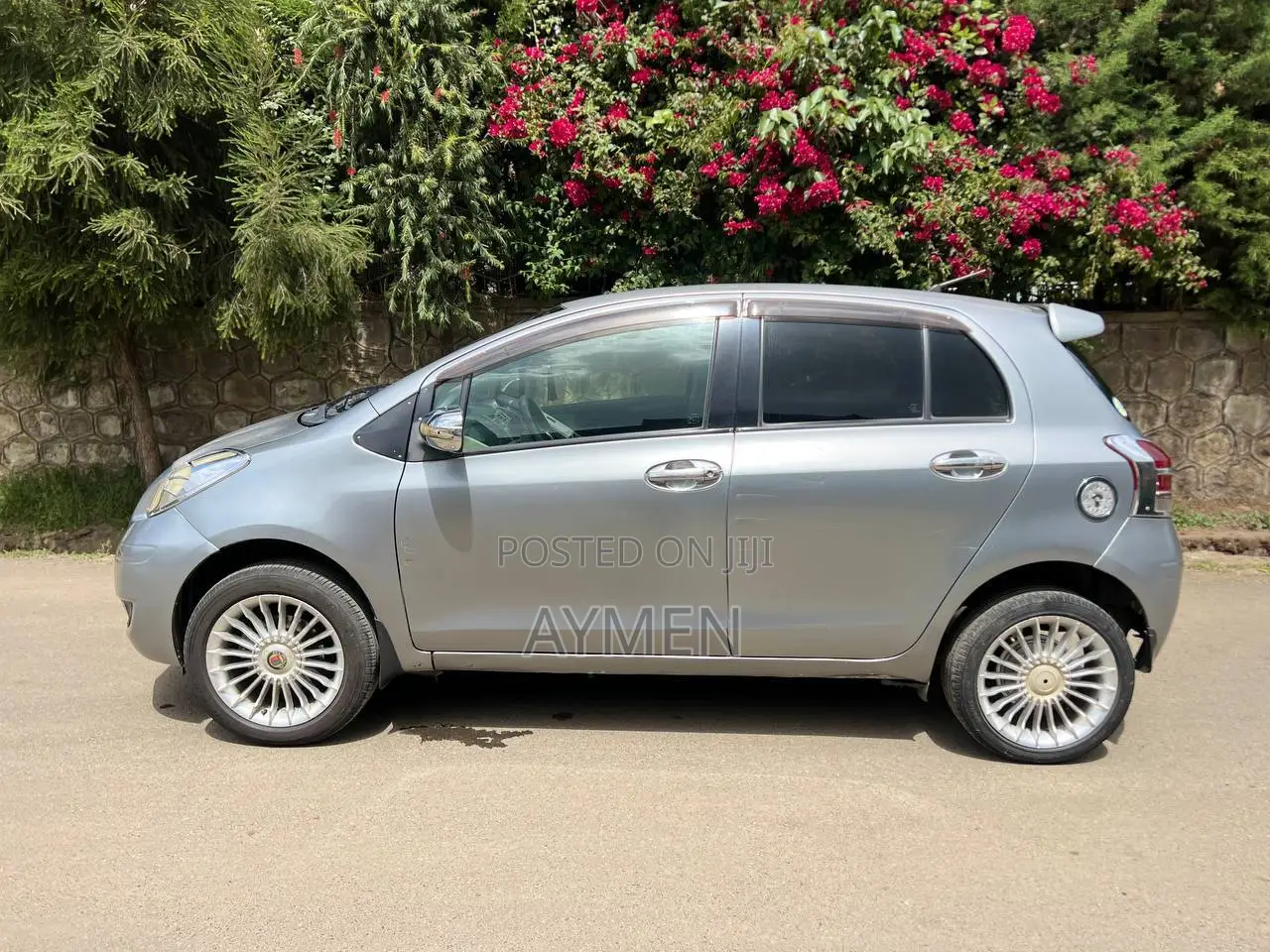 Toyota Yaris Base Hatchback 3dr 2010 Gray