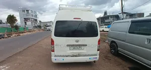 Toyota HiAce 2016 White
