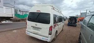 Toyota HiAce 2016 White