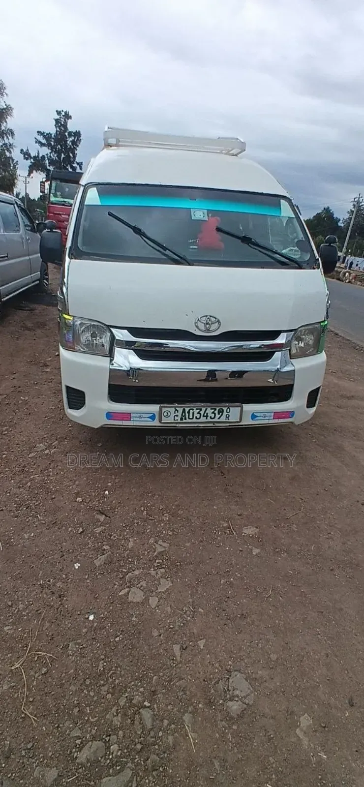 Toyota HiAce 2016 White