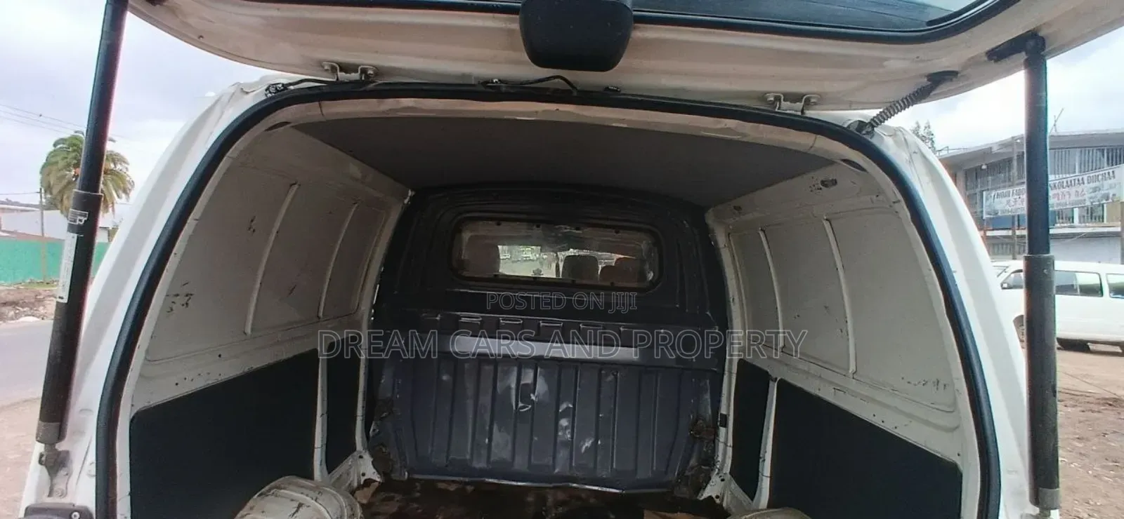 Toyota HiAce 2006 White
