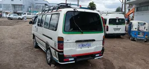 Toyota HiAce 2004 White