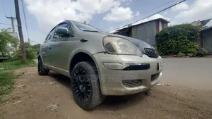 Toyota Vitz 2002 Silver