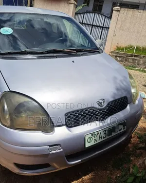 Toyota Vitz 2004 Silver